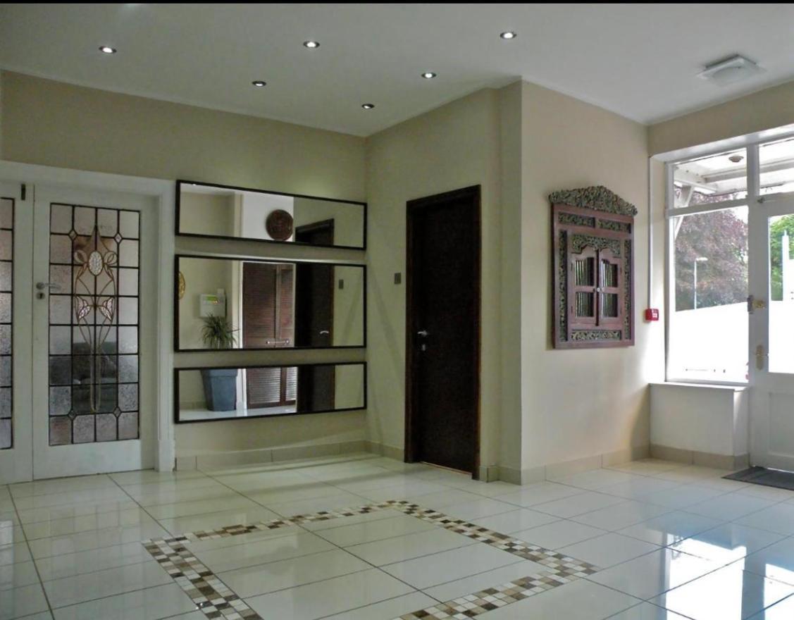 Park Crescent Hotel Manchester Buitenkant foto